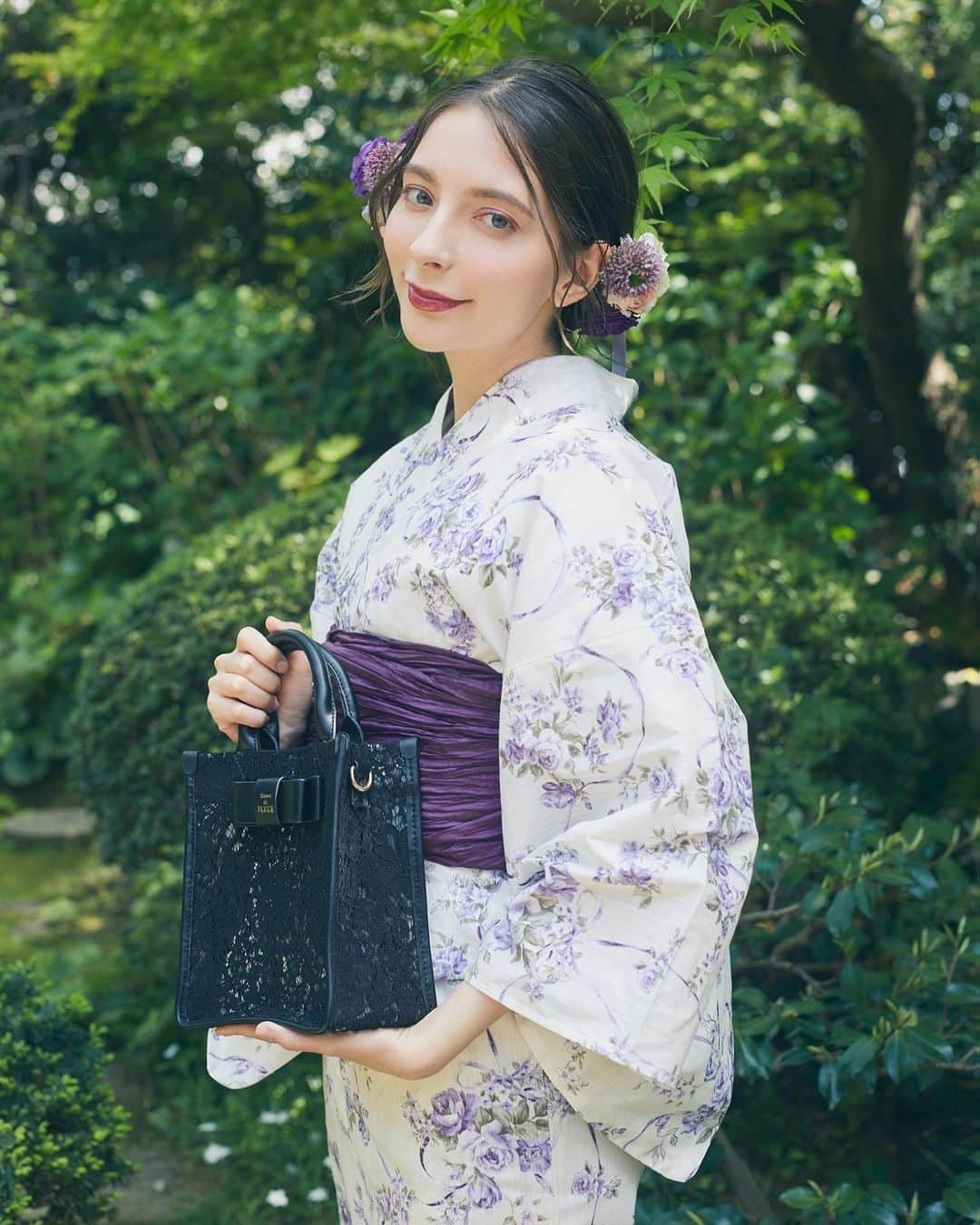 maisondefleur_pressさんのインスタグラム写真 - (maisondefleur_pressInstagram)「. ＼WEB先行予約完売した人気浴衣！／  2023 YUKATA Collection  " Maison de FLEURが恋した日本の夏 " をテーマにした新作浴衣が登場👘✨  バラの花と日本でも馴染みのあるカタバミの花。 ポイントにリボンを組み合わせた Maison de FLEURのオリジナル柄💐  花火大会やお祭りはもちろん、 お茶会や特別な日にぴったり♪  艶やかな花を咲かせる浴衣で 華やかに気分を上げておでかけしませんか？  .................................  ■販売詳細 ＜先行予約販売＞ ・好評につき完売  ＜通常販売＞ ・6/8(thu)20:00～販売 　公式通販ストライプクラブ、ZOZOTOWN  ・6/9(fri)～販売 　全国ショップ  ■商品詳細 ・フレンチローズ浴衣 　￥12,100(taxin) /Pink,Purple 　浴衣＆帯の2点セット  #maisondefleur#メゾンドフルール#フルール #可愛い浴衣#おでかけコーデ#夏祭り#祭り #お茶会コーデ#花火大会#浴衣ヘアアレンジ #ゆかた#ゆかた女子#浴衣#浴衣女子 #浴衣美人#浴衣コーデ#浴衣デート #浴衣ディズニー#浴衣コーディネート #yukata#夏まつり#kawaii」5月21日 12時13分 - maisondefleur_press