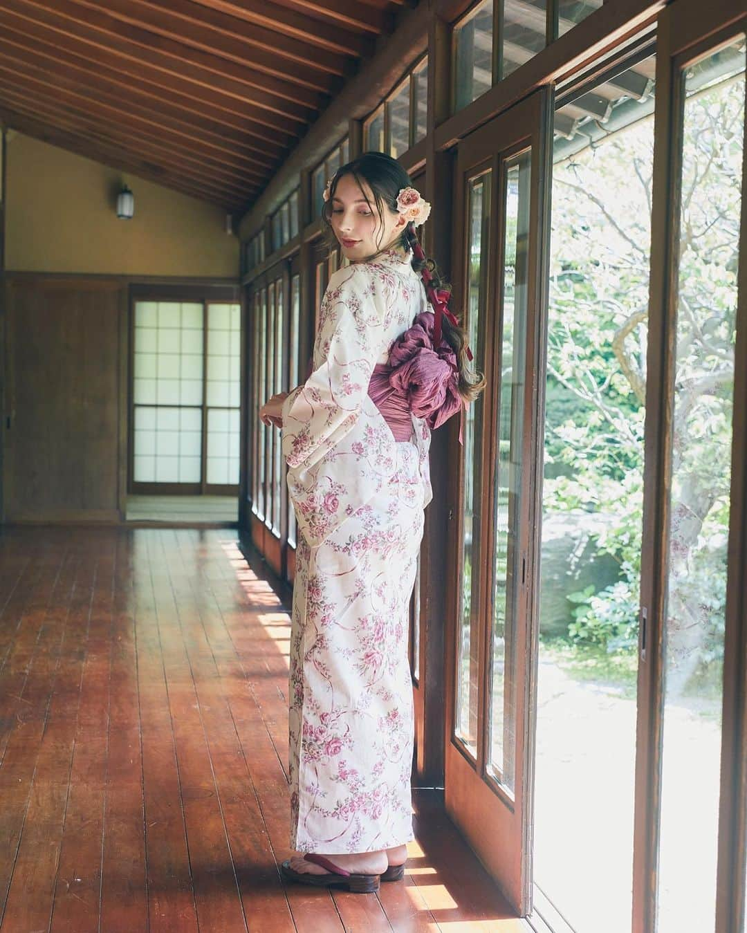 maisondefleur_pressさんのインスタグラム写真 - (maisondefleur_pressInstagram)「. ＼WEB先行予約完売した人気浴衣！／  2023 YUKATA Collection  " Maison de FLEURが恋した日本の夏 " をテーマにした新作浴衣が登場👘✨  バラの花と日本でも馴染みのあるカタバミの花。 ポイントにリボンを組み合わせた Maison de FLEURのオリジナル柄💐  花火大会やお祭りはもちろん、 お茶会や特別な日にぴったり♪  艶やかな花を咲かせる浴衣で 華やかに気分を上げておでかけしませんか？  .................................  ■販売詳細 ＜先行予約販売＞ ・好評につき完売  ＜通常販売＞ ・6/8(thu)20:00～販売 　公式通販ストライプクラブ、ZOZOTOWN  ・6/9(fri)～販売 　全国ショップ  ■商品詳細 ・フレンチローズ浴衣 　￥12,100(taxin) /Pink,Purple 　浴衣＆帯の2点セット  #maisondefleur#メゾンドフルール#フルール #可愛い浴衣#おでかけコーデ#夏祭り#祭り #お茶会コーデ#花火大会#浴衣ヘアアレンジ #ゆかた#ゆかた女子#浴衣#浴衣女子 #浴衣美人#浴衣コーデ#浴衣デート #浴衣ディズニー#浴衣コーディネート #yukata#夏まつり#kawaii」5月21日 12時13分 - maisondefleur_press