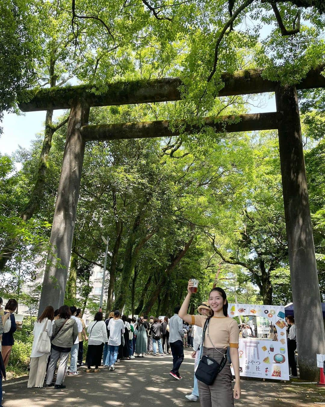 山下耀子のインスタグラム：「おやつ神社の入り口☺️  大人気チュロスだった〜〜〜  #おやつ神社 #おやつ神社2023  #高知 #高知県 #高知観光 #高知旅行 #山内神社」