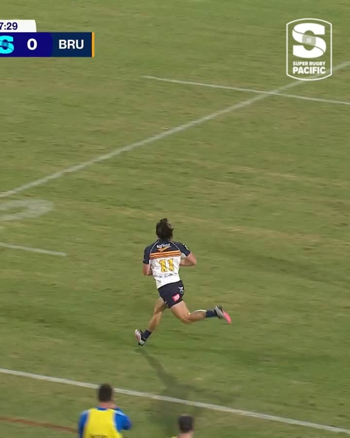 Super Rugbyのインスタグラム：「Just watch @corey_toole7's legs in motion here 💨  #SuperRugbyPacific」