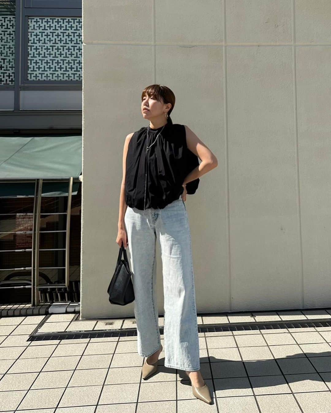 ETRÉ TOKYO ストアさんのインスタグラム写真 - (ETRÉ TOKYO ストアInstagram)「@etretokyo 【STAFF SNAP】 ㅤㅤㅤ ㅤㅤ #ETREバブルヘムポンチョ BLACK / WHITE  Free size ¥27,500(tax in) ㅤㅤ ㅤㅤㅤ  新宿スタッフ @saa_______yaa 153cm  @etretokyo_sae 168cm  ㅤㅤㅤ  着用カラー：BLACK ㅤㅤㅤ  - - - - - - - - - - - - - - - - - - - - - - - - - - - -  商品詳細はTOPページURLよりチェック🔍 ›› @etretokyo_store  ㅤㅤㅤ スタッフコーディネートも毎日更新中【 #etretokyo_staff_ootd 】をフォロー🐿️  TOPページの"フォロー中"から 気になるスタッフのアカウントをフォロー🤝  ㅤㅤㅤ ㅤㅤ  - - - - - - - - - - - - - - - - - - - - - - - - - - - - ⁡  【INFORMATION】 ⁡ㅤㅤㅤ  "LUMINE CARD 10%OFF CAMPAIGN"を 期間限定で開催致します。 店舗ではお取り置きも ご来店のお客様限定で承っております。 ⁡ ー開催期間ー 5/18(木)-5/24(水) ⁡ ルミネカードのお支払いでお会計から 全てのアイテムが10%OFFでご利用頂けます。  ⁡ ※ 現在発売中のアイテムはお在庫のある場合、ルミネカード会員様限定で店舗通販のご利用が可能です。 ⁡  ※お電話がつながりにくい可能性がございます。 ⁡ ※また混雑時には入場制限及び 試着点数の制限を設けさせて頂きます。 予めご了承ください。 ⁡ ⁡ ご理解、ご協力を賜りますよう 心よりお願い申し上げます。  ㅤㅤㅤ 【LUMINE SHINJUKU STORE】 ETRÉ TOKYO ルミネ新宿2店 TEL：03-5989-0979 ー営業時間ー (平日、土日祝)11:00-21:00 ⁡ #etretokyo#etre#fashion#etretokyoshinjuku #etre#2023etre#etretokyo_staff_ootd#2023ss #ルミネ新宿2#新作紹介 #春ファッション #春物コーデ #ワントーンコーディネート #シンプルファッション #ワンピースコーディネート #シルバージュエリー #ハンドバッグ #ブラウスコーデ #モノトーンファッション #デニムコーディネート」5月21日 12時34分 - etretokyo_store