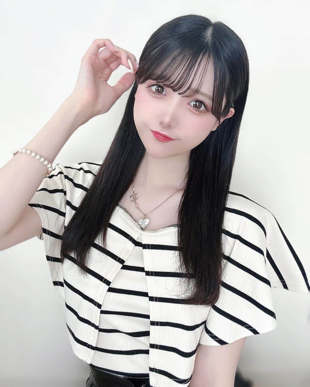 田口未彩のインスタグラム：「♡  @rmine_official のBIG衿ノースリーブトップス♡ 大きい衿がかわいい♡  ZOZOTOWNにて1000円OFF中だよ🐇  #Rmine #アールマイン」