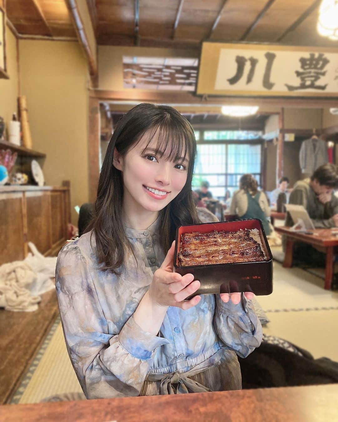 橘沙奈さんのインスタグラム写真 - (橘沙奈Instagram)「* 成田山へ旅行行った時に食べた鰻🎶 有名店の｢川豊｣✨ 平日なのにめっちゃ並んでた！ お味はもちろん美味しかったです🤭  成田山も行ってみたかったし、 御護摩祈祷も出来て良かった✨ 去年厄年だったから後厄で行けて ちょうど良かったかも😂 * * * * * * * * * * * * * * * * * * * * * * * * #川豊 #成田山うなぎ #成田山表参道 #成田山新勝寺 #成田山グルメ #鰻」5月21日 12時41分 - an.an.0706