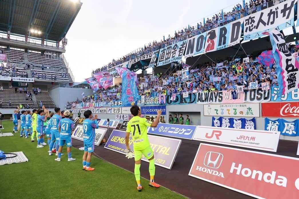 小川佳純のインスタグラム：「. 5/20(土)J1第14節vsアルビレックス新潟 2-0 win  ホームでの勝利は何よりも嬉しい！ ファン・サポーター・選手・スタッフ、みんなの笑顔が最高でした！  反省・改善は忘れずにまた次に進みます。  素晴らしい後押しありがとうございました！  アルビレックス新潟 古巣との対戦は特別な感情になります。 アウェーのビッグスワン、今から楽しみです。  #サガン鳥栖 #明治安田生命j1リーグ」