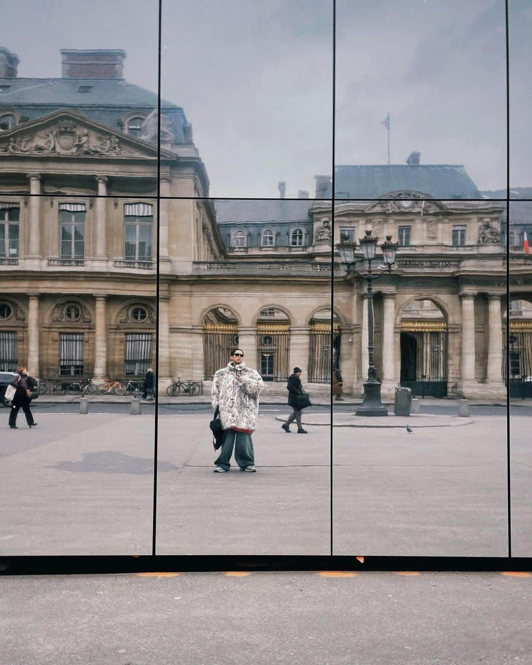 Junyoungさんのインスタグラム写真 - (JunyoungInstagram)「Hello. I'm going to Paris from June 15-26 🇫🇷I go to southern Nice, France until the 18th and come back to Paris for fashion week from the 19th. See you in Paris 👋🏻  안녕하세요. 6월 15-26일까지 파리에 갑니다. 🇫🇷 18일까지 프랑스의 남부 니스를 갔다가 19일부터 패션위크를 위해 다시 파리로 돌아와요. 그때 다들 파리에서 만나요 👋🏻」5月21日 13時06分 - yanggeng88