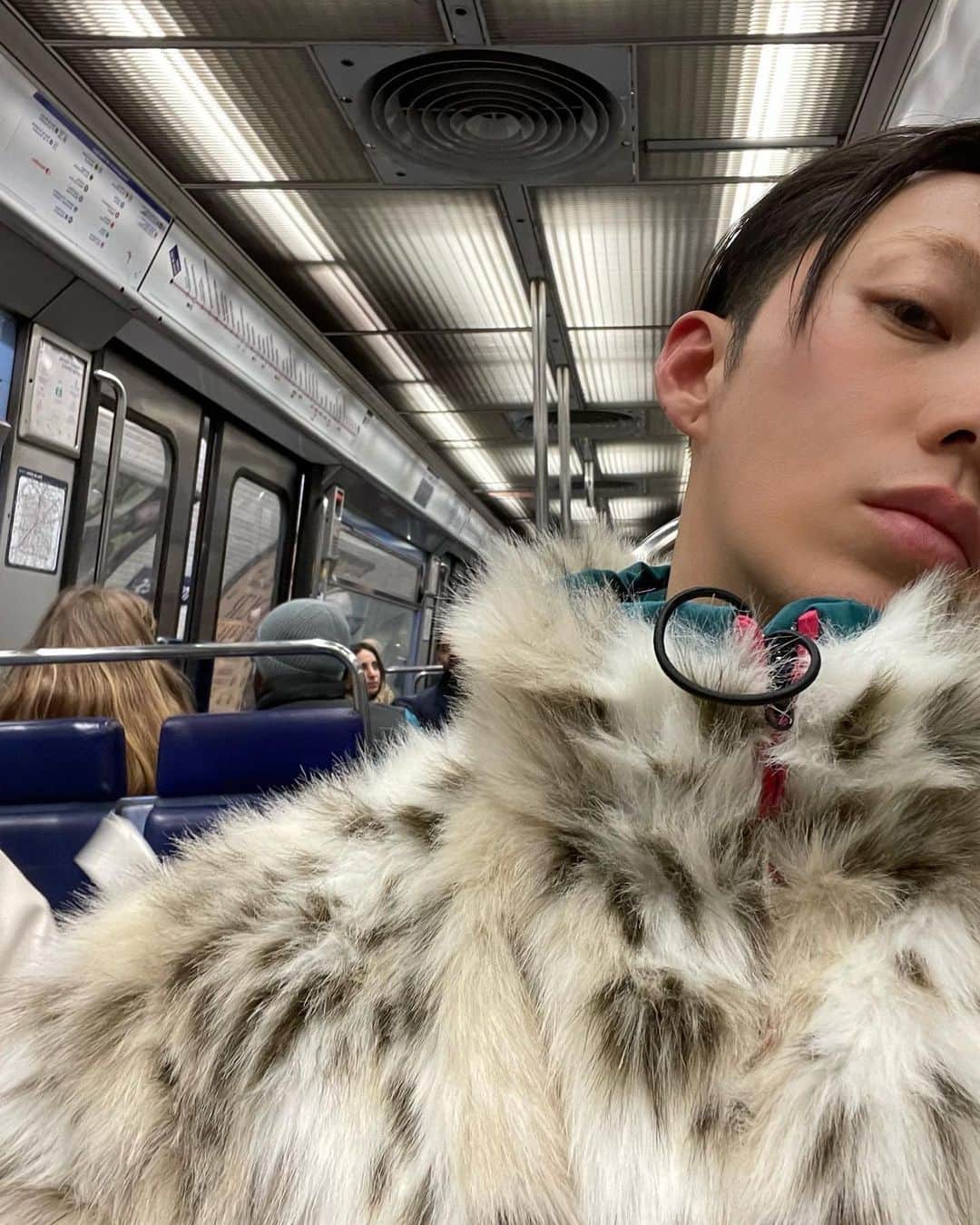 Junyoungさんのインスタグラム写真 - (JunyoungInstagram)「Hello. I'm going to Paris from June 15-26 🇫🇷I go to southern Nice, France until the 18th and come back to Paris for fashion week from the 19th. See you in Paris 👋🏻  안녕하세요. 6월 15-26일까지 파리에 갑니다. 🇫🇷 18일까지 프랑스의 남부 니스를 갔다가 19일부터 패션위크를 위해 다시 파리로 돌아와요. 그때 다들 파리에서 만나요 👋🏻」5月21日 13時06分 - yanggeng88