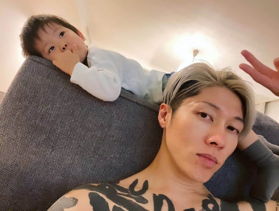 のインスタグラム：「While the girls are gone.   みなさん、素敵な週末を〜  🕺  #BoysNightOut」