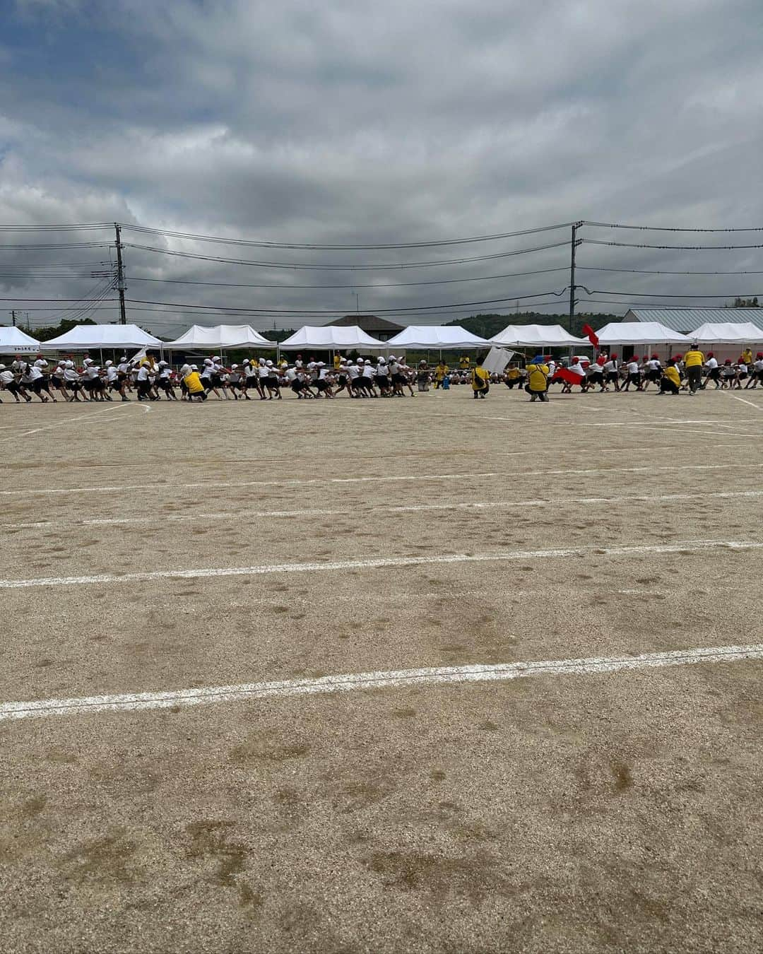 林克治さんのインスタグラム写真 - (林克治Instagram)「南房総市立千倉小学校の運動会に行って参りました！ 運動会を見に行くなんて初めてで、楽しみにしておりました！ 子ども達の無垢で真っ直ぐな姿に危うく泣いてしまうところでした。 優勝した組の応援団長の女の子の涙がとても印象的で、あれこれ考えずに正面から物事に食らいついていかなければなぁと心を動かされました。 児童の皆さん、保護者の皆さん、先生方！お疲れ様でした！ 本当に良いものを見せていただき感謝致します！ みんなで頑張りましょう！  #運動会 #小学校 #南房総市 #千倉小学校 #来賓 #感動した #校歌斉唱は無かった」5月21日 13時17分 - hayashikarika