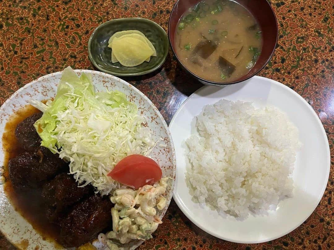 井林辰憲さんのインスタグラム写真 - (井林辰憲Instagram)「. 天気がはっきりしない日曜日  島田市阪本の#弦月 へ  #とんかつヒレ定食 です  超・満腹！  #井林ふらり」5月21日 13時25分 - ibayashi.tatsunori