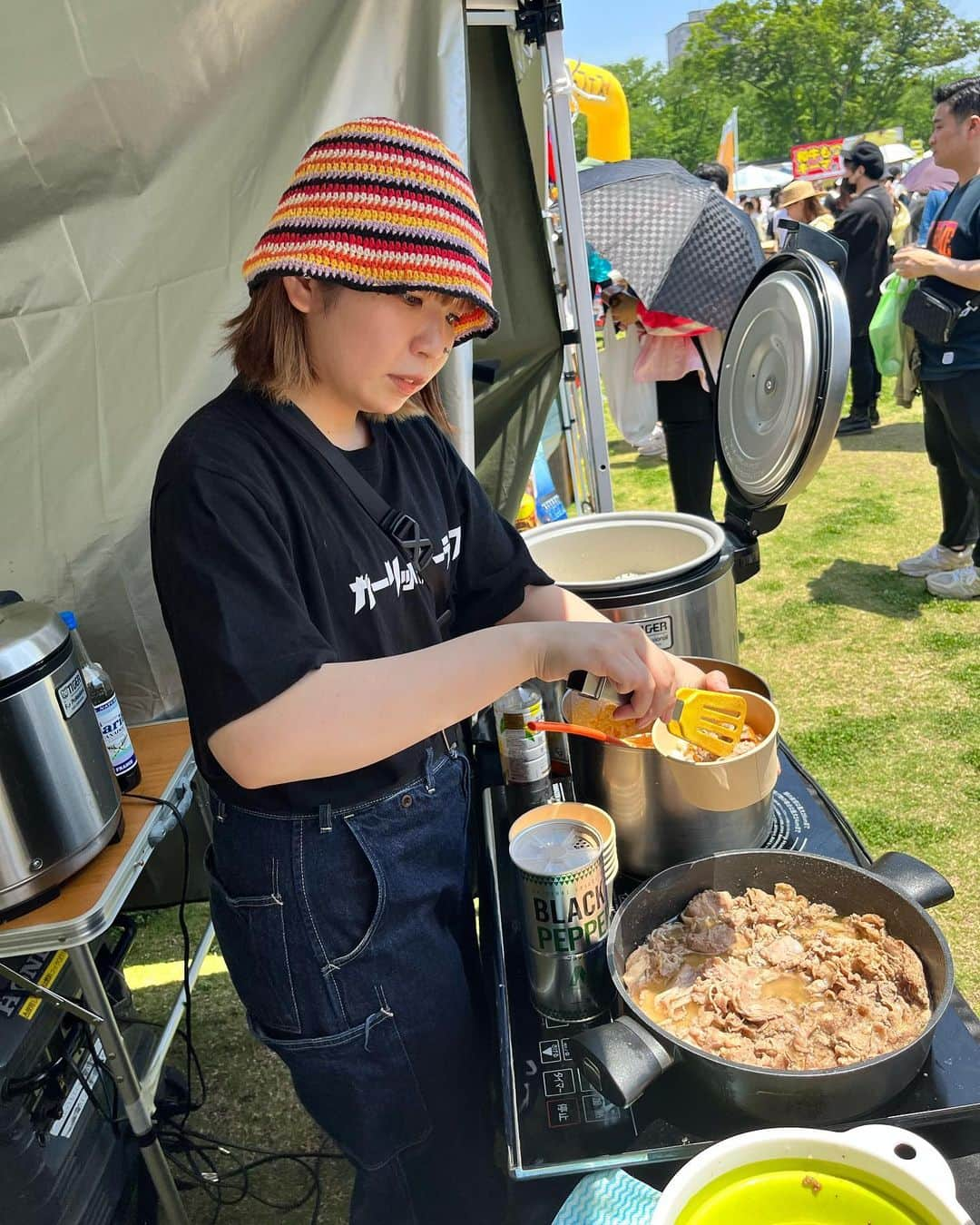 松隈ケンタさんのインスタグラム写真 - (松隈ケンタInstagram)「#舞鶴公園カレーフェス🍛  大好評販売中です！！！ カレーを買う時に「松隈さんファンです」と言ってくれた方はポップコーンサービスします🍿  #ガルディロックス お店も営業してますので #カレーフェス #CIRCLE23 帰りのみなさんは今泉で飲みましょう🍺  #guldilocks #スメカレ🍛」5月21日 13時28分 - kentamatsukuma