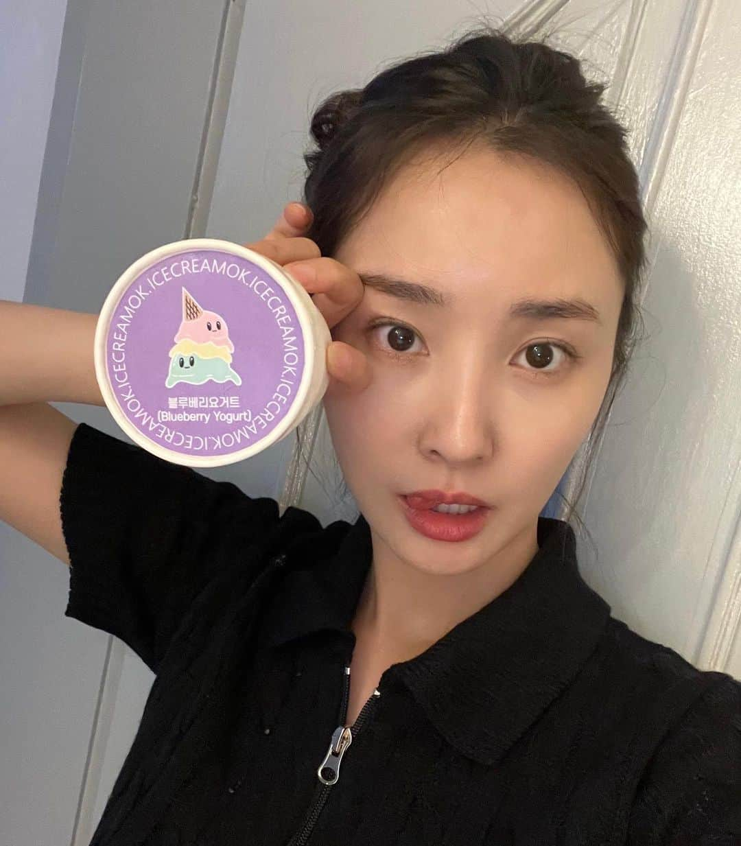 ウヒのインスタグラム：「세리’s #아이스크림옥  #ICECREAMOK 과일맛 상큼한 과일맛🫐🍊🥭🍓」