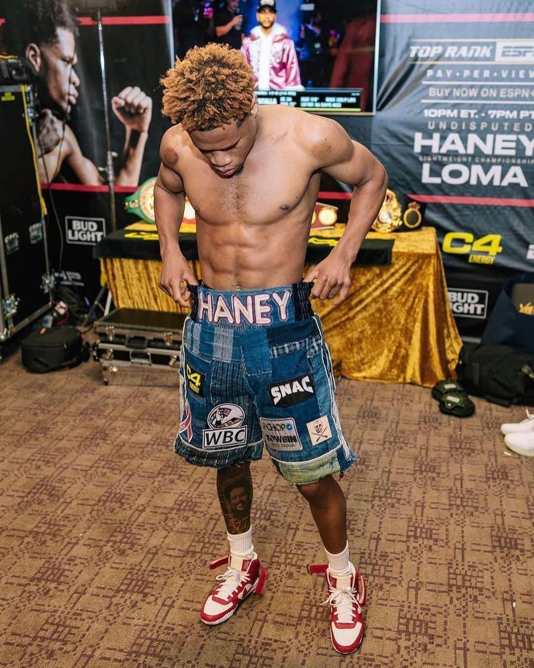 Nice Kicksさんのインスタグラム写真 - (Nice KicksInstagram)「Devin Haney improved to 30-0 in custom Louis Vuitton x Nike Air Force 1-inspired boxing boots that were made out of $5000 worth of LV bags 🤑🥊🔥 (via @thesurgeon)」5月21日 13時48分 - nicekicks