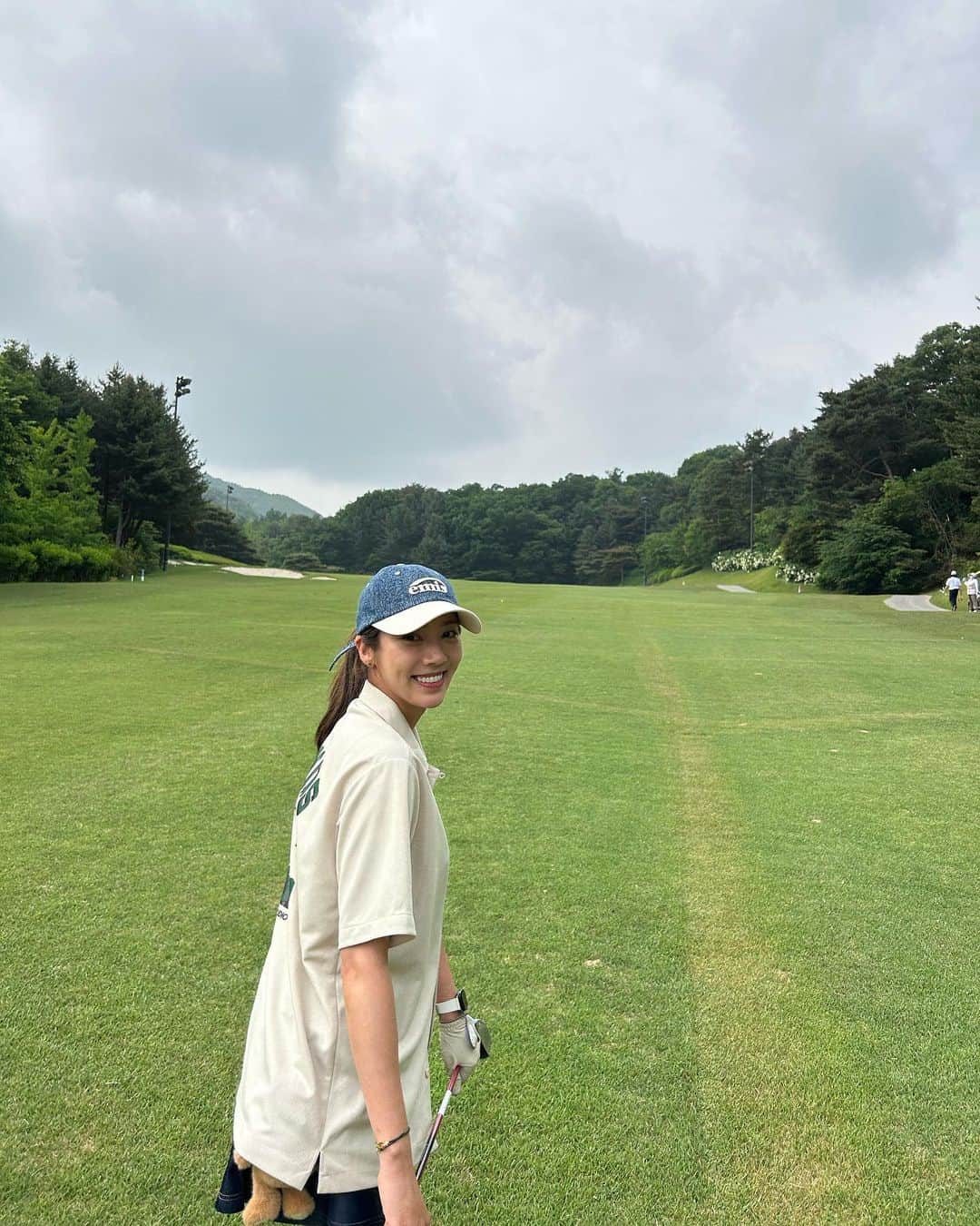 ソン・ダムビのインスタグラム：「오늘도 골프네요 죄송해요🤣🥹  잘 치는 그날까지⛳️🙊😘」