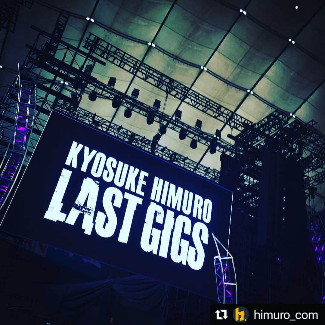 のインスタグラム：「本日はいよいよStream GiG「KYOSUKE HIMURO LAST GIGS TOKYO-01」⚜️  You gotta check it out!!  2023.05.21(Sun) 18:30配信開始  #kyosukehimuro #streamgig #kingswing #pjonline #lastgigs   #Repost @himuro_com」
