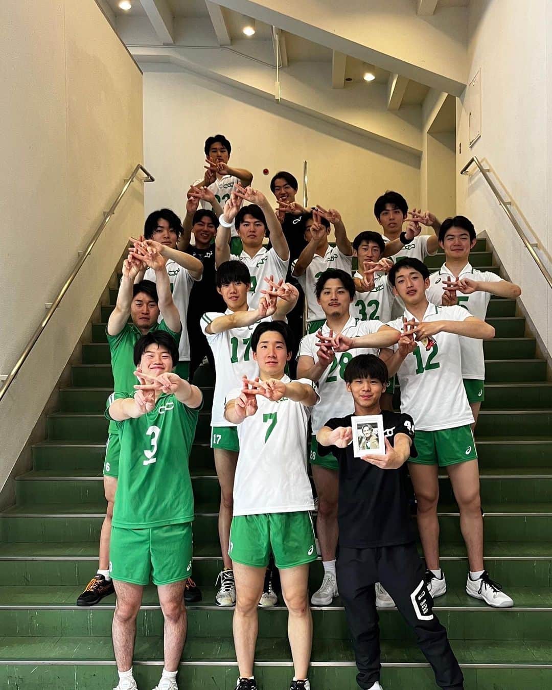 酒井大祐さんのインスタグラム写真 - (酒井大祐Instagram)「#関西大学バレーボール連盟  #2部リーグ  #関西大学バレーボール連盟春季リーグ   #優勝　#1部昇格  応援ありがとうございました。  彼らの成長を感じつつ、さらなる強化を進めていきます。 学生主体で学生が考え、行動と考動ができるチームへ。  @ouc_vbc  今後も応援よろしくお願いします。  みんなおめでとう。」5月21日 14時17分 - daisukesakai1022