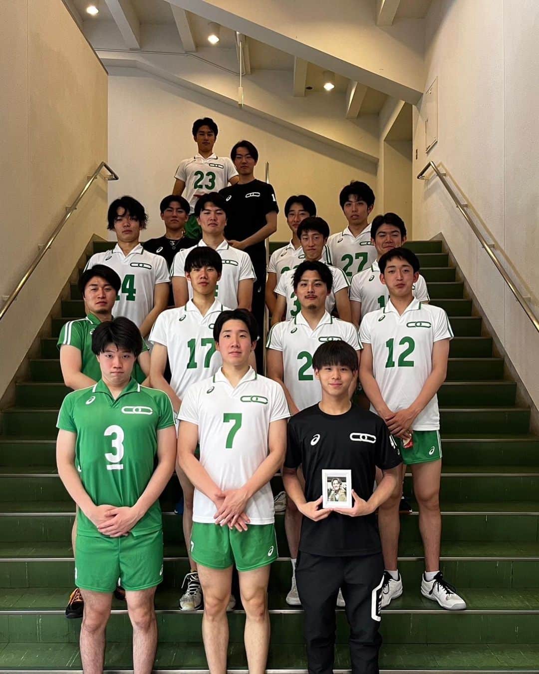 酒井大祐のインスタグラム：「#関西大学バレーボール連盟  #2部リーグ  #関西大学バレーボール連盟春季リーグ   #優勝　#1部昇格  応援ありがとうございました。  彼らの成長を感じつつ、さらなる強化を進めていきます。 学生主体で学生が考え、行動と考動ができるチームへ。  @ouc_vbc  今後も応援よろしくお願いします。  みんなおめでとう。」