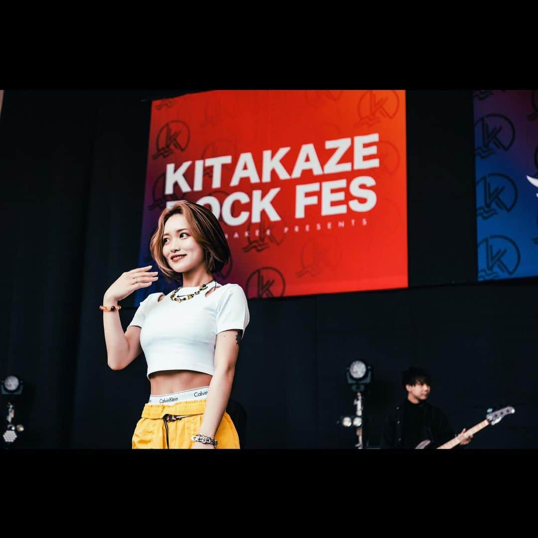 MIRIさんのインスタグラム写真 - (MIRIInstagram)「・ ・ KITAKAZE ROCK FES 2023 我儘ラキア初出演でした！  この場にラキアを呼んでもらえたことに感謝🫧  ステージ上からステージ裏までNOISEMAKERの地元愛が感じられて本当に最高のフェスやなぁ、と。めちゃくちゃ尊敬。  また来ます！北海道☺︎ ・ ・ ・ photo by @nekoze_photo」5月21日 14時16分 - onakasuitamiri