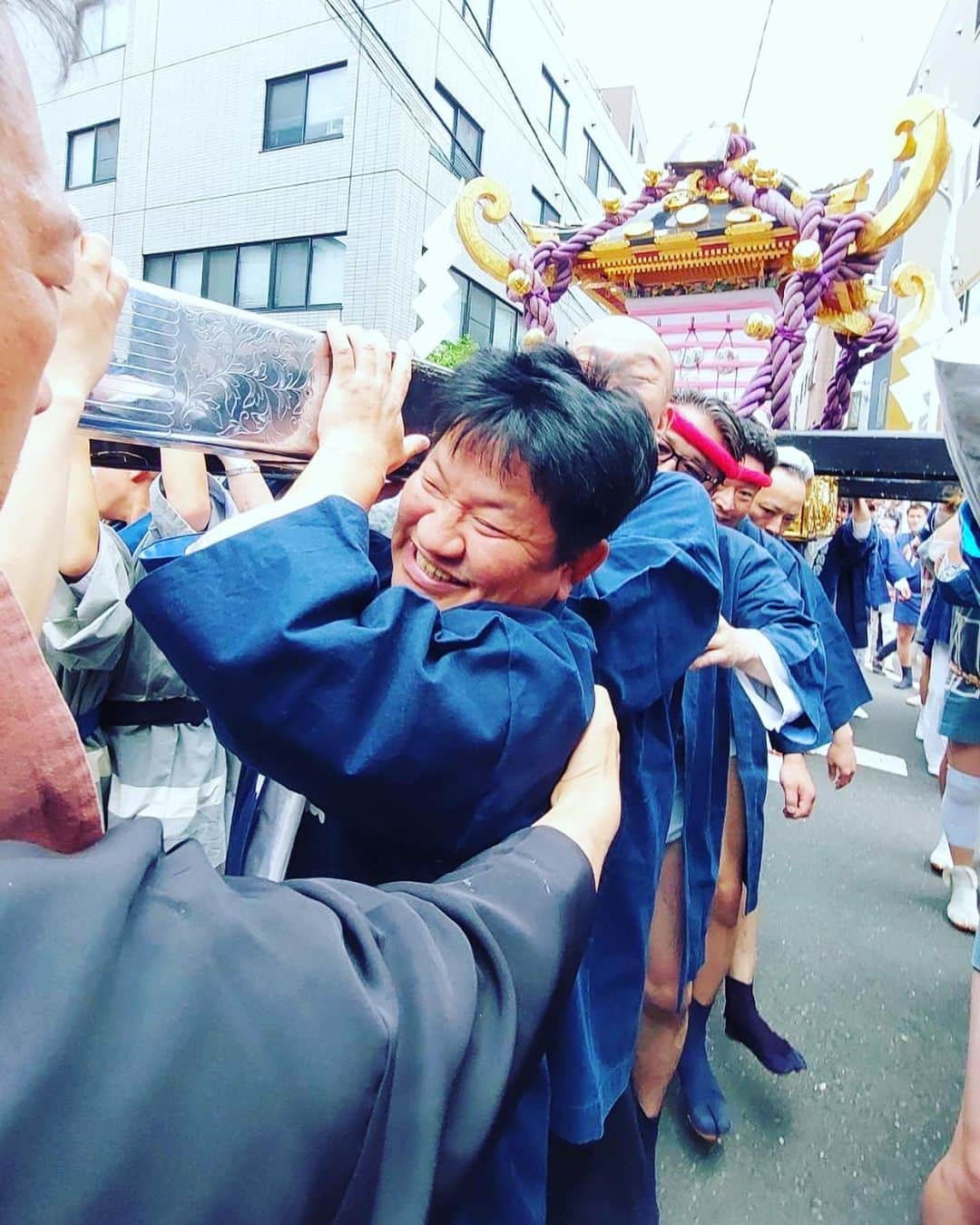 千原せいじさんのインスタグラム写真 - (千原せいじInstagram)「今日は、三社祭に参加してます。 #千原せいじ #チャンス大城 #三社祭」5月21日 14時14分 - chiharaseiji