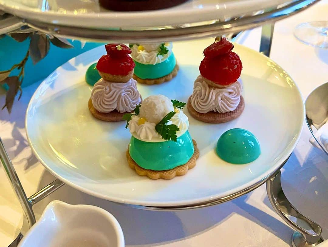 肥田佳菜子さんのインスタグラム写真 - (肥田佳菜子Instagram)「Tiffanyアフタヌーンティー🫖🩵 #tiffanyafternoontea #ティファニーアフタヌーンティー #ozzio #ベイコート #東京ベイコート倶楽部 #お台場 #有明　#アフタヌーンティー #afternoon #ティファニー #tiffany」5月21日 14時43分 - hdknk87