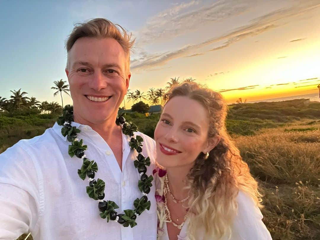 カイル・ニューマンさんのインスタグラム写真 - (カイル・ニューマンInstagram)「Cynthia and I got married in Hawaii! We had a very intimate spiritual ceremony with the boys present. It was as beautiful as I could have ever imagined. I am so thankful for her and her love. We can’t wait to do something bigger in the near future to properly celebrate with all of our loved ones. #aloha」5月21日 14時38分 - kyle_newman