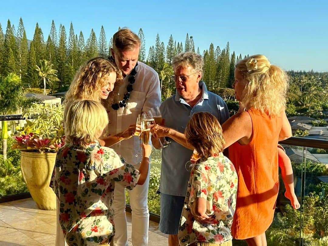 カイル・ニューマンさんのインスタグラム写真 - (カイル・ニューマンInstagram)「Cynthia and I got married in Hawaii! We had a very intimate spiritual ceremony with the boys present. It was as beautiful as I could have ever imagined. I am so thankful for her and her love. We can’t wait to do something bigger in the near future to properly celebrate with all of our loved ones. #aloha」5月21日 14時38分 - kyle_newman