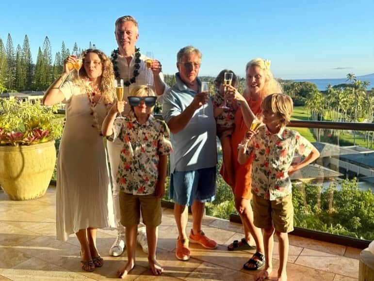 カイル・ニューマンさんのインスタグラム写真 - (カイル・ニューマンInstagram)「Cynthia and I got married in Hawaii! We had a very intimate spiritual ceremony with the boys present. It was as beautiful as I could have ever imagined. I am so thankful for her and her love. We can’t wait to do something bigger in the near future to properly celebrate with all of our loved ones. #aloha」5月21日 14時38分 - kyle_newman