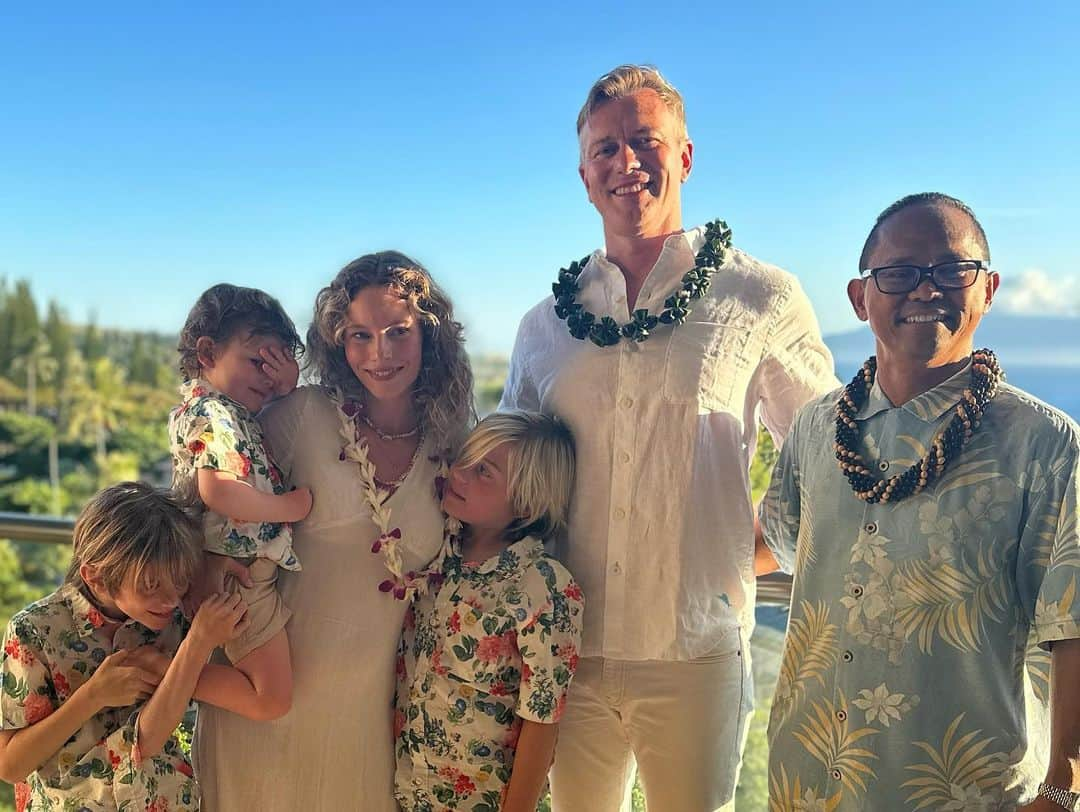 カイル・ニューマンさんのインスタグラム写真 - (カイル・ニューマンInstagram)「Cynthia and I got married in Hawaii! We had a very intimate spiritual ceremony with the boys present. It was as beautiful as I could have ever imagined. I am so thankful for her and her love. We can’t wait to do something bigger in the near future to properly celebrate with all of our loved ones. #aloha」5月21日 14時38分 - kyle_newman