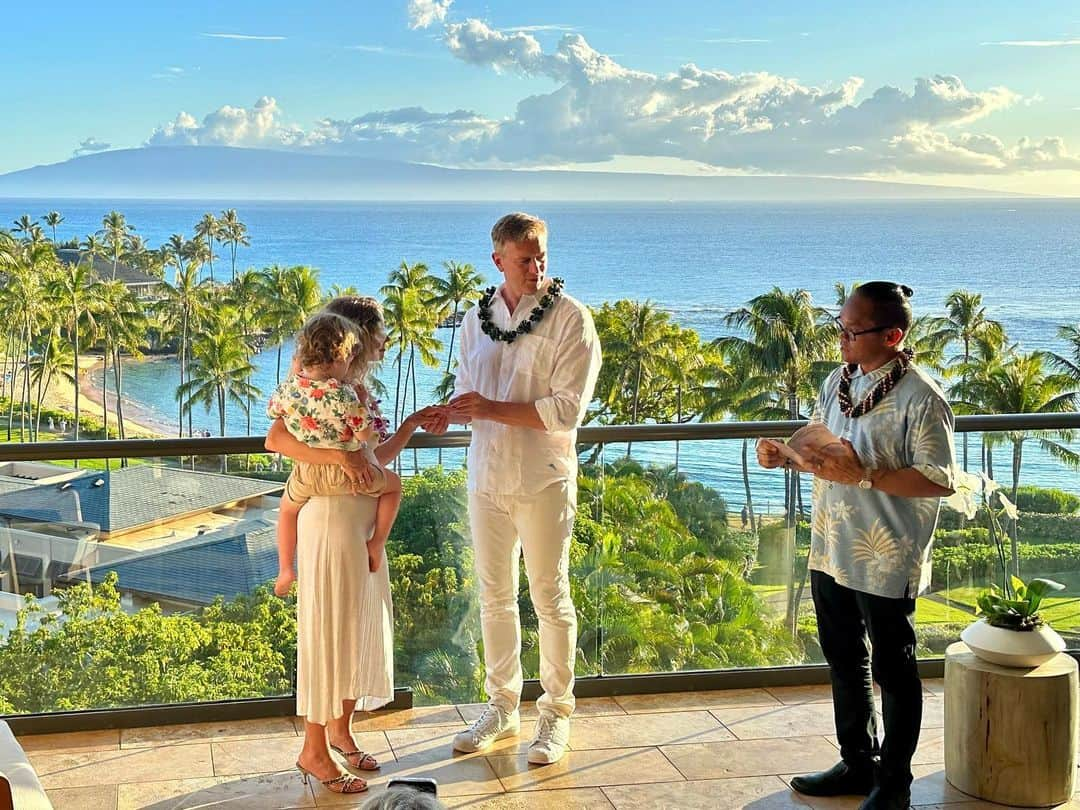 カイル・ニューマンさんのインスタグラム写真 - (カイル・ニューマンInstagram)「Cynthia and I got married in Hawaii! We had a very intimate spiritual ceremony with the boys present. It was as beautiful as I could have ever imagined. I am so thankful for her and her love. We can’t wait to do something bigger in the near future to properly celebrate with all of our loved ones. #aloha」5月21日 14時38分 - kyle_newman