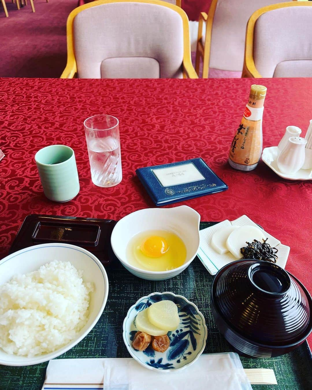 金村義明さんのインスタグラム写真 - (金村義明Instagram)「九十九里浜 蓮沼海岸マリン泊まって 富里ゴルフ倶楽部⛳️ 海老名大和プロやはり1人勝ち 4日目もうクタクタ！ 身体バリバリ湿布だらけ いい勉強になりました！ レッスンフィー高くついたけど！」5月21日 14時45分 - yoshiaki_kanemura