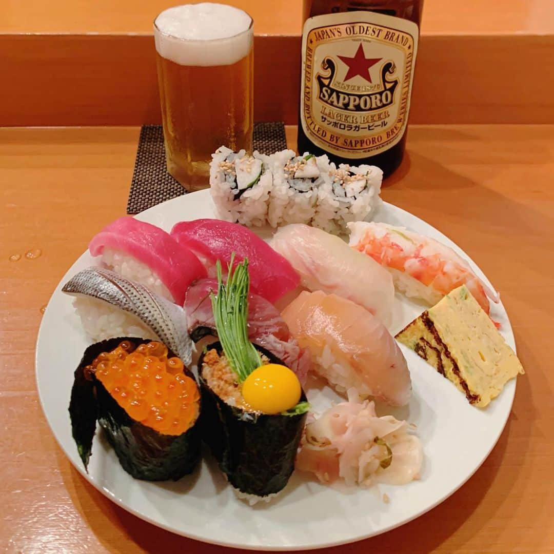 くろさんのインスタグラム写真 - (くろInstagram)「🍣🍺  リーズナブルでいい感じ◡̈  #すし仙自由ヶ丘 #サッポロ赤星 #自由が丘ランチ #自由が丘寿司ランチ #自由が丘寿司 #自由が丘グルメ #くろ呑み喰い」5月21日 15時00分 - m6bmw