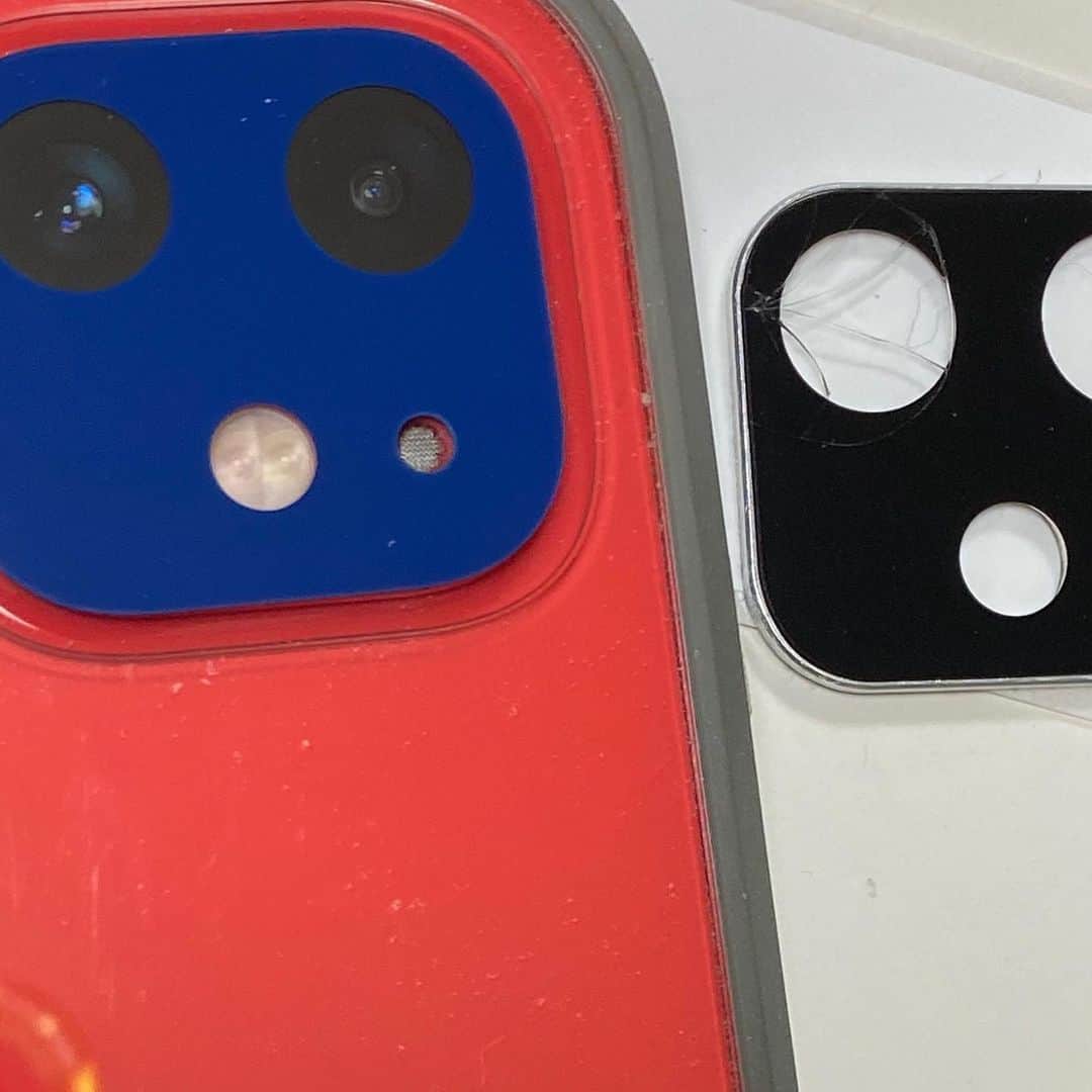 森田繁のインスタグラム：「iPhoneリアカメラのレンズプロテクタを交換。 iPhone12のアクセサリもすっかり売り場がなくなり、これからは探すのに苦労するだろう。」