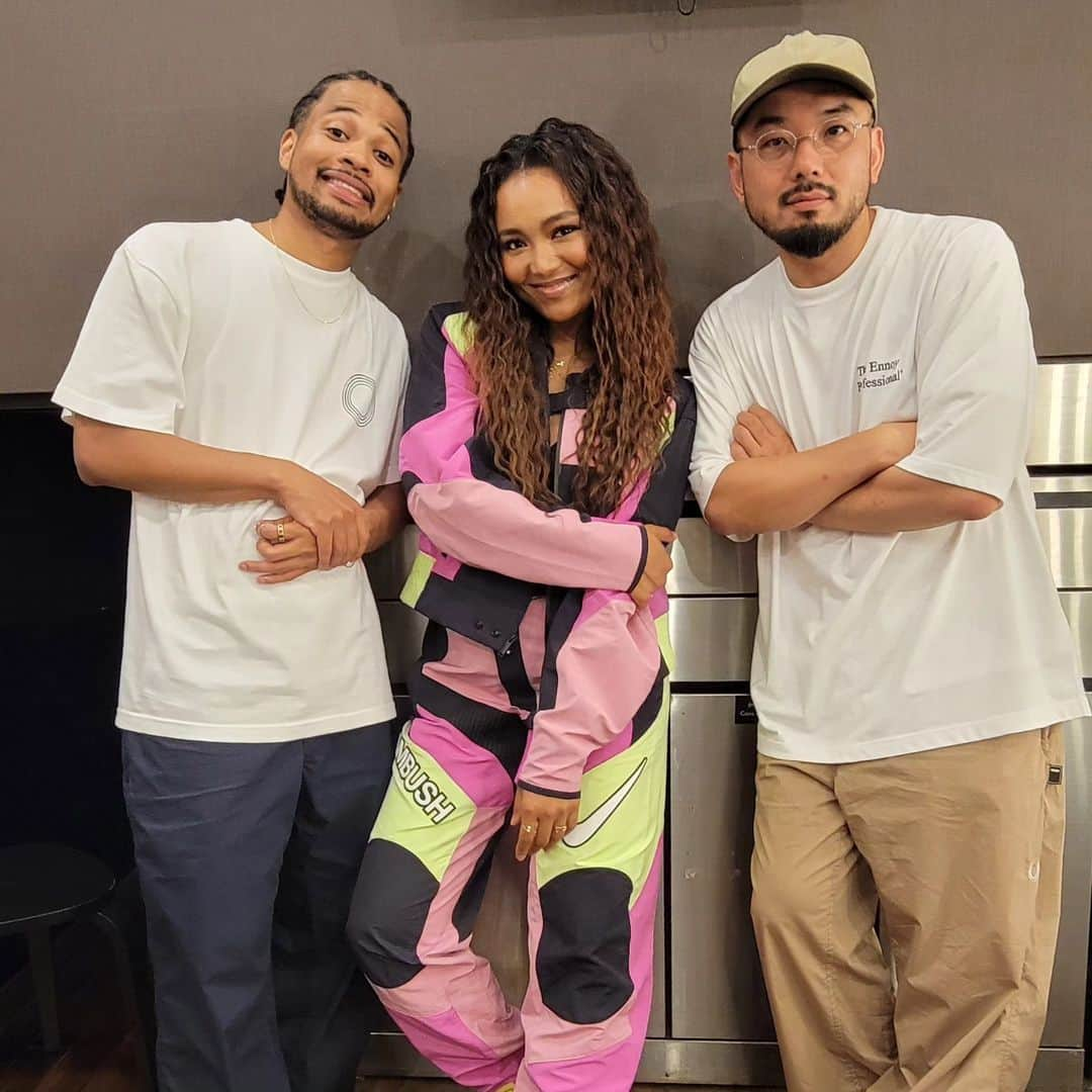 Crystal Kayさんのインスタグラム写真 - (Crystal KayInstagram)「GIMME SOME live 🔥🔥🔥 @daichibarnett ツアー＆レーベル設立おめでとう💪💙  Thanks for having me😎 I love surprises 😉 とてもかっこいいライブですよ皆さん😌😌😌  可愛い弟ができた感じ😂」5月21日 15時10分 - crystalkayofficial