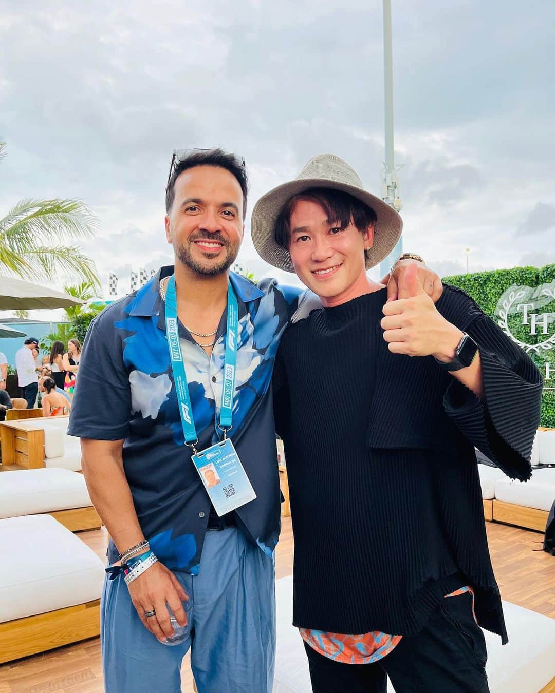 のインスタグラム：「⠀ F-1マイアミGPの振り返り。 3日間ライブをした2日目の出来事。 一番前で見てくれてるお兄さんどこかで見たことあるのよ。。そして、ライブ後話してみるとやはり！！ ルイスフォンシ！ラテンの大スター！  Recordando el Gran Premio de F1 en Miami. Habia visto al jovencito que me estuvo viendo desde la primera fila. Al hablar con él después del concierto....sí era!! Era Luis Fonsi!」