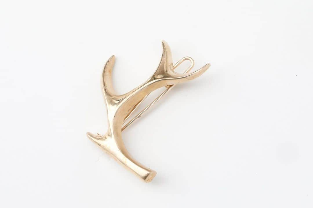 PLUIEさんのインスタグラム写真 - (PLUIEInstagram)「. ANTLER CLIP  silver,champagne  ¥16,500(tax in)  2023.05.26(fri)  PLUIE直営店、各地域催事場、オンラインストアにて予約販売開始。  @pluiehair @pluietokyo @pluie.homme @pluie_us」5月21日 15時37分 - pluiehair