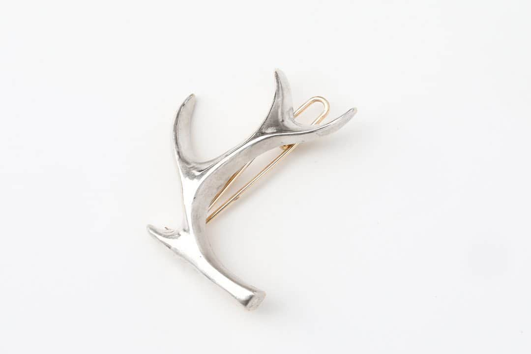 PLUIEさんのインスタグラム写真 - (PLUIEInstagram)「. ANTLER CLIP  silver,champagne  ¥16,500(tax in)  2023.05.26(fri)  PLUIE直営店、各地域催事場、オンラインストアにて予約販売開始。  @pluiehair @pluietokyo @pluie.homme @pluie_us」5月21日 15時37分 - pluiehair