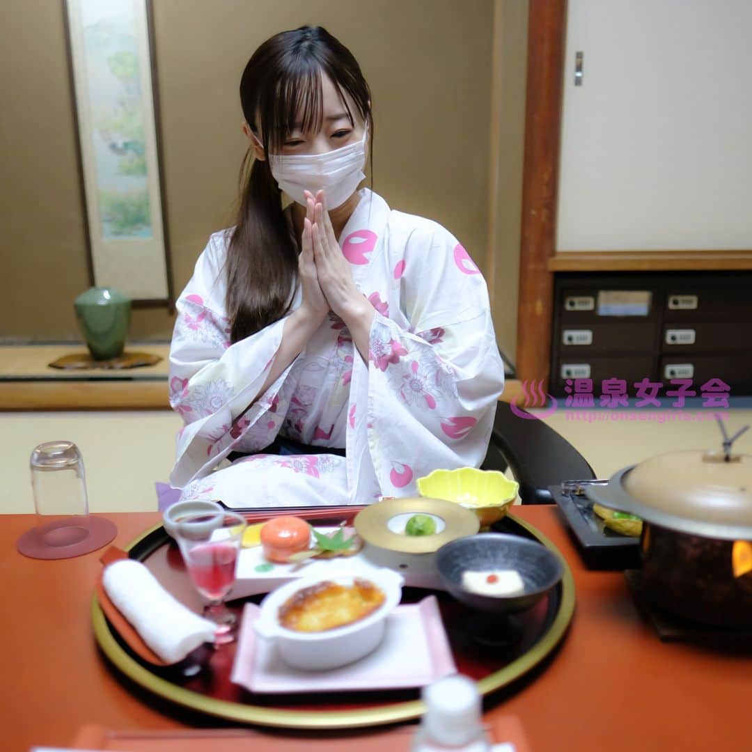 葉山みさきのインスタグラム：「動画はYouTubeで♪ ファンクラブはツイッターから↓↓ https://twitter.com/hotspring_girls  #すみれ #温泉旅行 #温泉女子 #温泉女子会 #貸切露天風呂 #混浴 #源泉かけ流し #客室露天風呂」
