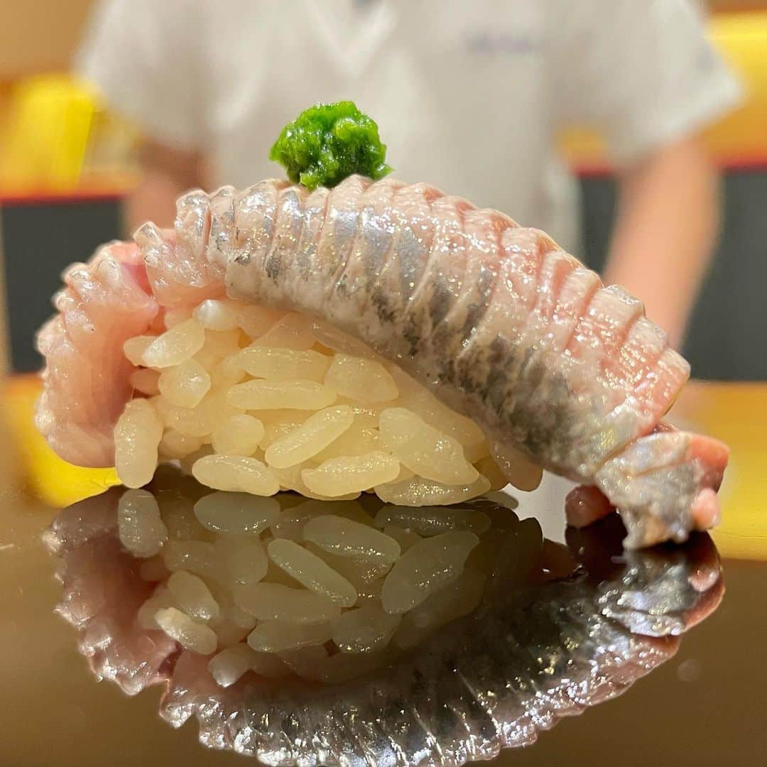 SUSHI KANDA • 寿司神田さんのインスタグラム写真 - (SUSHI KANDA • 寿司神田Instagram)「For reservation: 099.606.0013 Or Line ID 027126639  #sushikanda #sushi #japanesecuisine #sashimi #foodporn #aroi #aroiibkk #ginraidee #paigingun #wongnai #edtguide #bkkmenu #starvingtime #寿司神田 #寿司スタグラム #鮨 #寿司 #すし #やま幸 #バンコク寿司 #銀座グルメ #赤酢 #横井醸造」5月21日 15時57分 - sushi.kanda