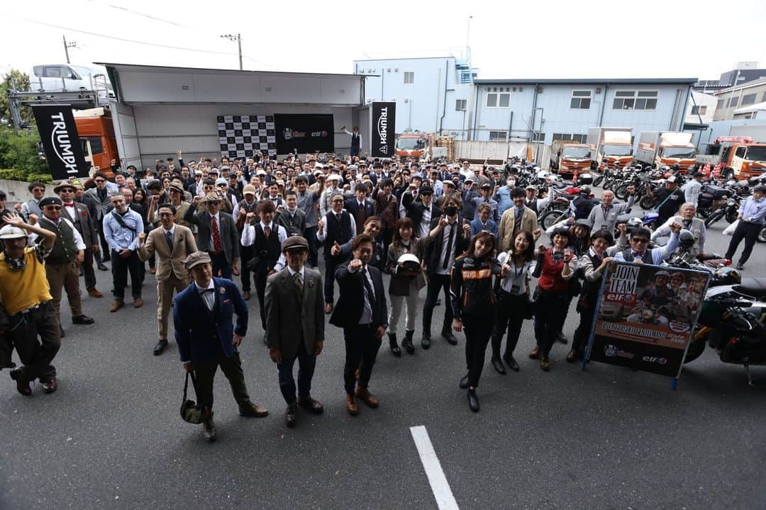 Triumph Motorcycles Japanさんのインスタグラム写真 - (Triumph Motorcycles JapanInstagram)「＼全国で大盛況！ #DGR／⁣ 参加された皆さま、ありがとうございました。参加人数は過去最高！お天気にも恵まれ、粋なDapperスタイルのライダーたちが全国各地で最高の走りを見せました🏍⁣ 東京会場の集合ショットを一部お届けします。イベントの模様を収めたムービーは5/31公開予定。お楽しみに！⁣」5月21日 16時00分 - triumph_motorcycles_japan