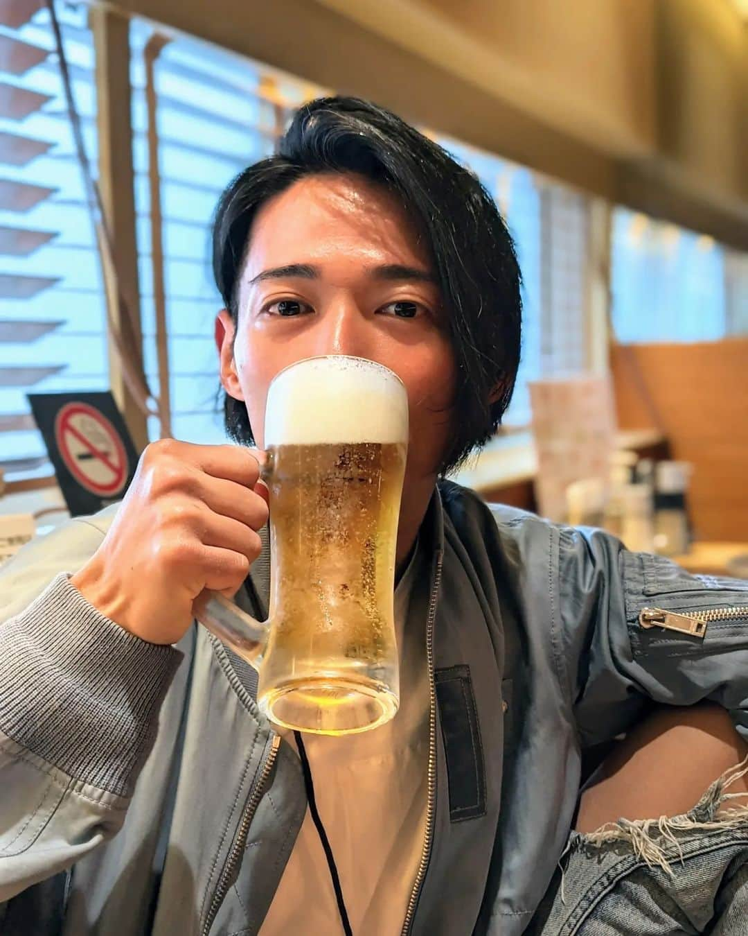 久保裕丈さんのインスタグラム写真 - (久保裕丈Instagram)「サウナで水分と毒素を排出した直後にそれらを接種していくスタイル。 サ後ドリンクの#ととのみ をリリースした @rihito_ttm と一緒に。 @sauna_tetsujin ありがとうございました！ #サウナ #サウナイキタイ #サ飯　#beer #ビール #beerstagram」5月21日 16時00分 - hirotakekubo