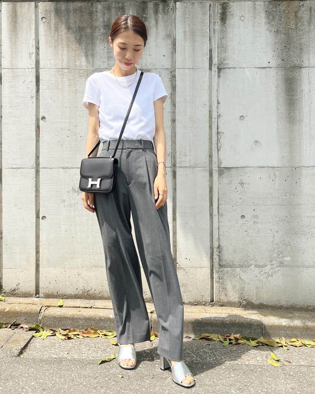 のインスタグラム：「. 今日はマリオ観てきた🍄👨‍👩‍👧‍👦 楽しかった⭐️🧱  パンツは神パンツという噂の🌼 シルエット綺麗　@uniqlo 歩きやすいシューズは @grl_official 🤍  #グレイル購入品」