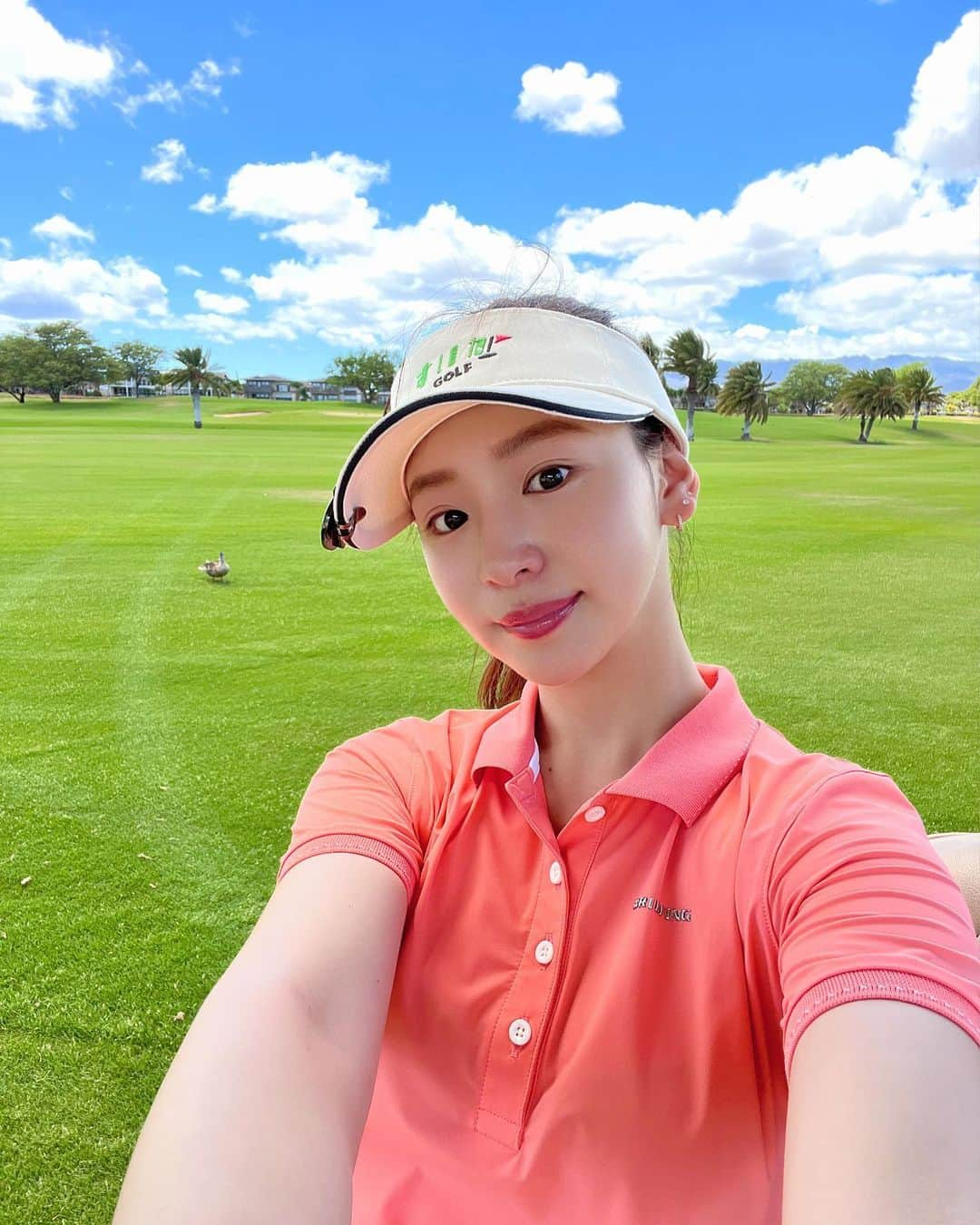 佐山彩香のインスタグラム：「お気に入りのバイザー🍉🌈☀️⛳️ #すいかgolf」