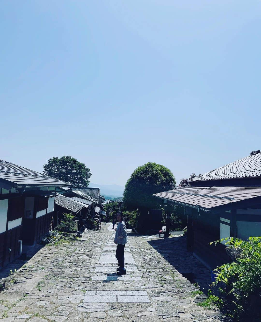 雛形あきこさんのインスタグラム写真 - (雛形あきこInstagram)「今日14時からは日テレ「イロメガネ」 たかがカーテン　されどカーテン カーテンをみくびっていました。 写真は全く関係ない 素敵な景色の場所で写真を撮りました #イロメガネ #カーテン #カーテン皆んなこだわりある」5月21日 16時25分 - akiko_hinagata