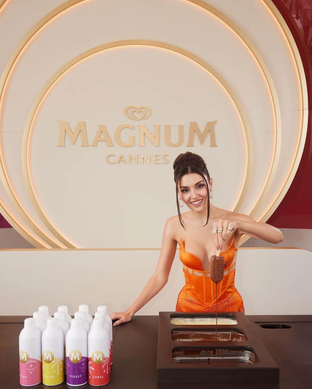 Hande Ercelのインスタグラム：「🤩 @magnum  @magnumturkiye #MagnumCannes #HazHiçBitmesin #Cannes2023 #işbirliği」