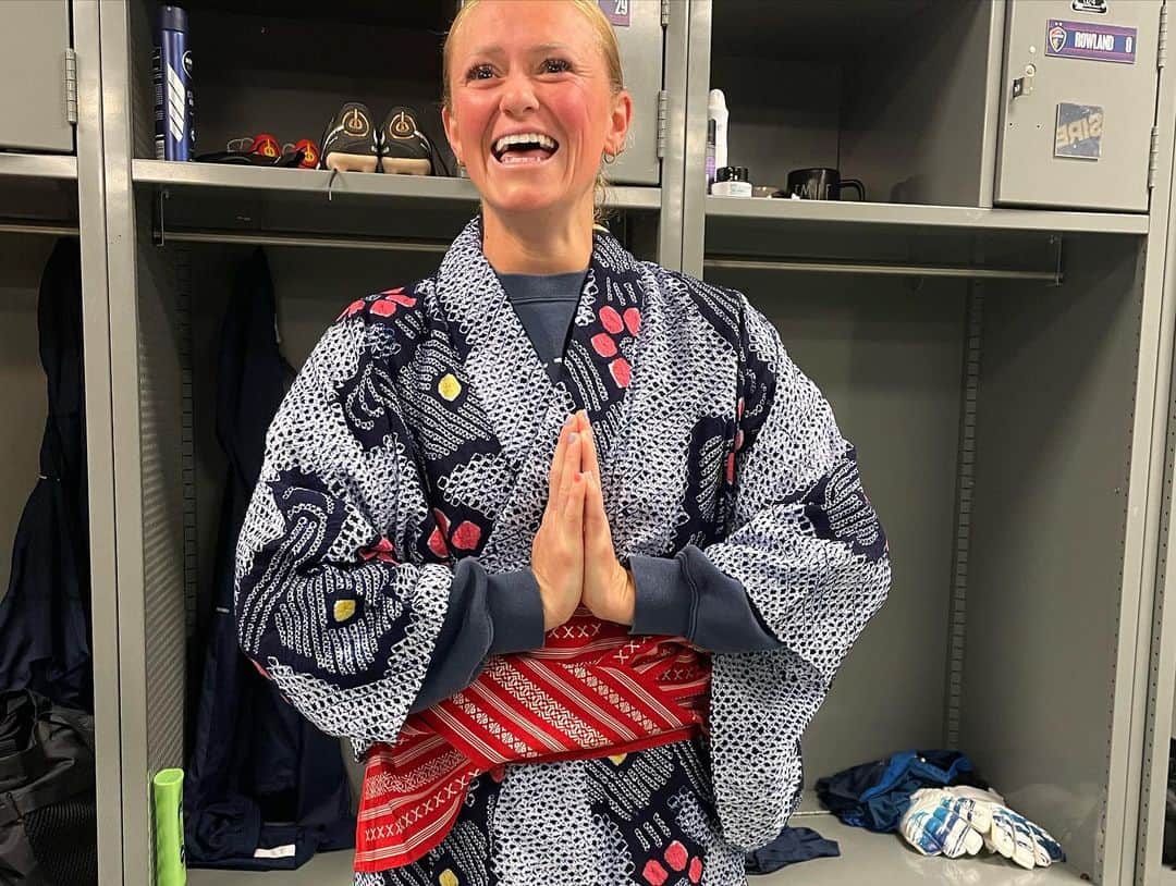 三浦成美さんのインスタグラム写真 - (三浦成美Instagram)「日本からファンの方が応援に来てくれました🥹 ベレーザサポーターのみなさん、書いてくれた方、メッセージ届きました！ ありがとうございます😭 めちゃくちゃ嬉しかったです。 これからも応援してもらえるように頑張ります！ 着物も盛り上がりました👘笑 @tokyo_beleza #感謝」5月22日 2時05分 - miura_narumi17