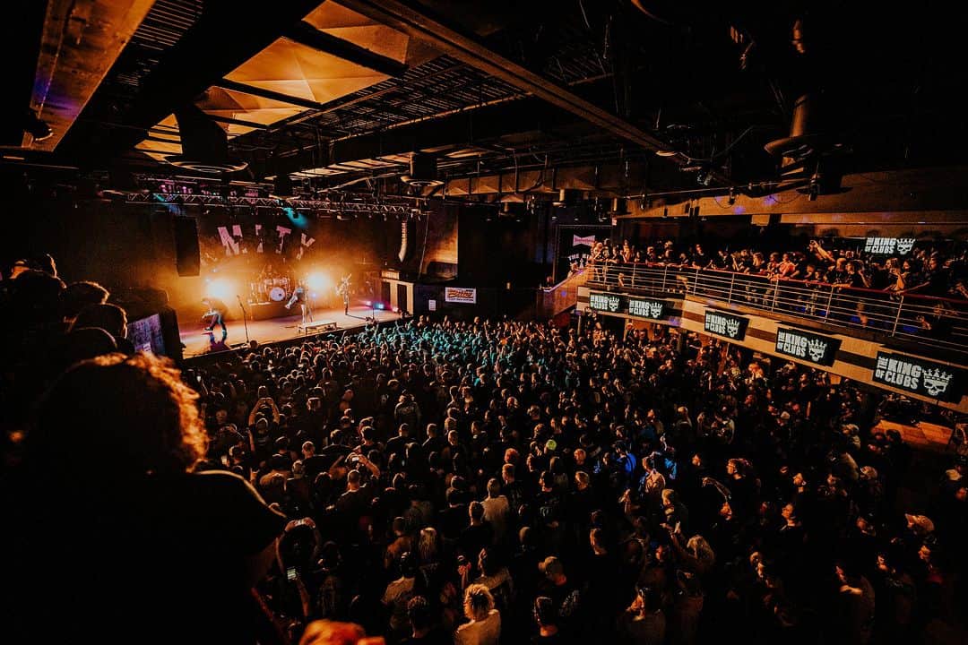 The Amity Afflictionさんのインスタグラム写真 - (The Amity AfflictionInstagram)「Milwaukee and Columbus, thank you! 🖤🖤  📸 @tomise」5月22日 2時00分 - theamityaffliction