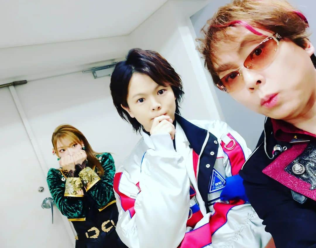 置鮎龍太郎さんのインスタグラム写真 - (置鮎龍太郎Instagram)「5/21(日)幕張イベントホール 「Paradox Live Dope Show 2023」昼夜公演、有り難うございました。  虫けらちゃんたち、よくできました♪  #パラライ #AMPRULE #井上麻里奈 #置鮎龍太郎 #竹内良太 #近藤孝行  #村瀬歩　夏準様と夢の共演、坊ちゃまのテンションが！（笑）  #千葉翔也　ちばしょー君のリード持たれてる絵、、、既視感（笑）  #梶原岳人 　ガッくん、とステージ裏で。  もうちょい続く」5月22日 2時23分 - chikichikiko