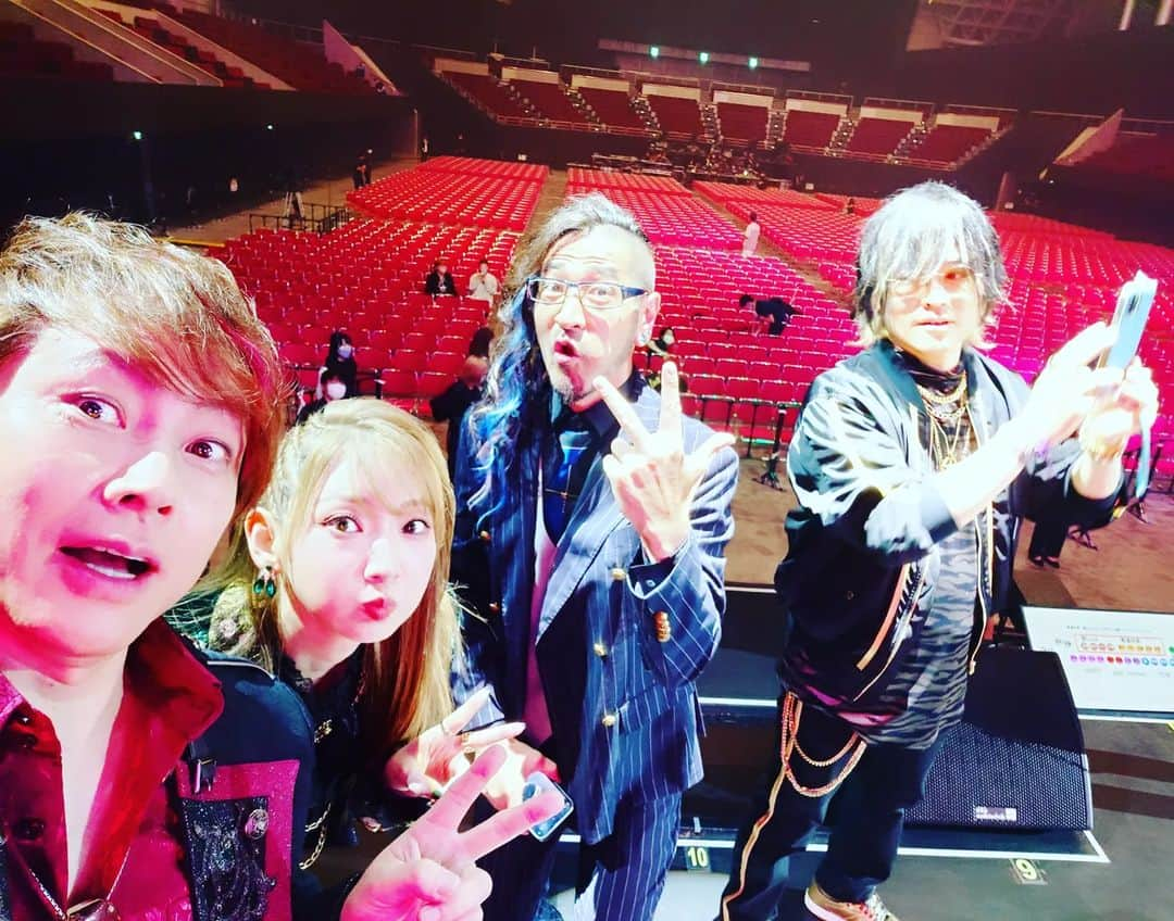 置鮎龍太郎さんのインスタグラム写真 - (置鮎龍太郎Instagram)「5/21(日)幕張イベントホール 「Paradox Live Dope Show 2023」昼夜公演、有り難うございました。  虫けらちゃんたち、よくできました♪  #パラライ #AMPRULE #井上麻里奈 #置鮎龍太郎 #竹内良太 #近藤孝行  #村瀬歩　夏準様と夢の共演、坊ちゃまのテンションが！（笑）  #千葉翔也　ちばしょー君のリード持たれてる絵、、、既視感（笑）  #梶原岳人 　ガッくん、とステージ裏で。  もうちょい続く」5月22日 2時23分 - chikichikiko