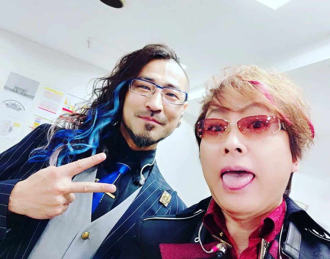 置鮎龍太郎さんのインスタグラム写真 - (置鮎龍太郎Instagram)「5/21(日)幕張イベントホール 「Paradox Live Dope Show 2023」昼夜公演、有り難うございました。  虫けらちゃんたち、よくできました♪  #パラライ #AMPRULE #井上麻里奈 #置鮎龍太郎 #竹内良太 #近藤孝行  #村瀬歩　夏準様と夢の共演、坊ちゃまのテンションが！（笑）  #千葉翔也　ちばしょー君のリード持たれてる絵、、、既視感（笑）  #梶原岳人 　ガッくん、とステージ裏で。  もうちょい続く」5月22日 2時23分 - chikichikiko