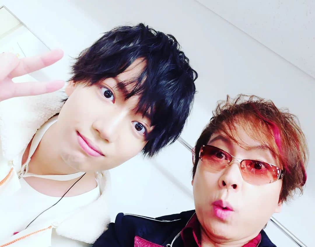 置鮎龍太郎さんのインスタグラム写真 - (置鮎龍太郎Instagram)「5/21(日)幕張イベントホール 「Paradox Live Dope Show 2023」昼夜公演、有り難うございました。  虫けらちゃんたち、よくできました♪  #パラライ #AMPRULE #井上麻里奈 #置鮎龍太郎 #竹内良太 #近藤孝行  #村瀬歩　夏準様と夢の共演、坊ちゃまのテンションが！（笑）  #千葉翔也　ちばしょー君のリード持たれてる絵、、、既視感（笑）  #梶原岳人 　ガッくん、とステージ裏で。  もうちょい続く」5月22日 2時23分 - chikichikiko