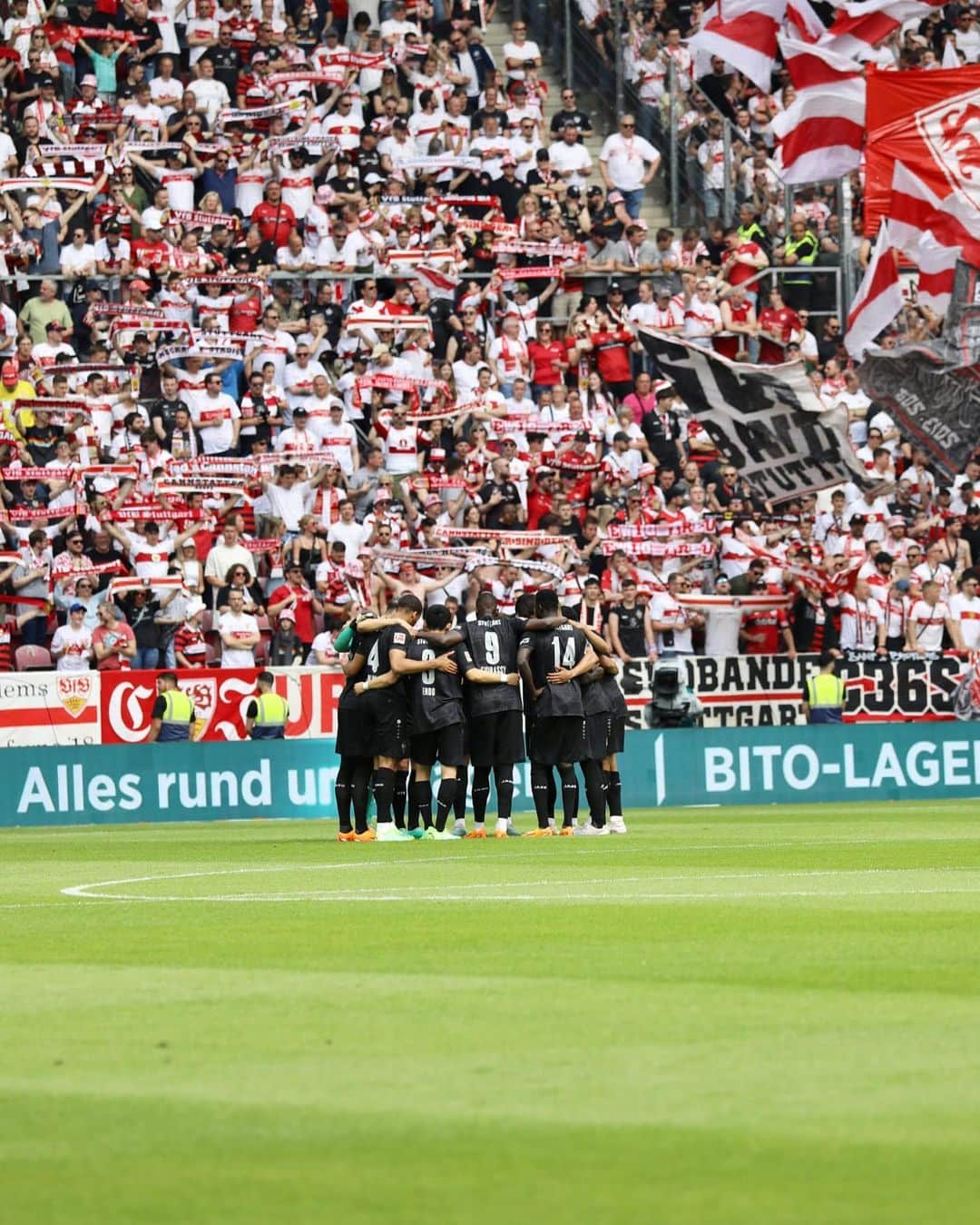 遠藤航さんのインスタグラム写真 - (遠藤航Instagram)「.. .One more match to go 🔥‼️ Come on VfB💪‼️ . #vfb #stuttgart #bundesliga #germany #🇩🇪  #samurai #team #together #🇯🇵  . #シュツットガルト #ブンデスリーガ」5月22日 2時24分 - endowataru